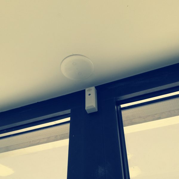 installateur de systèmes d'alarme à lattes